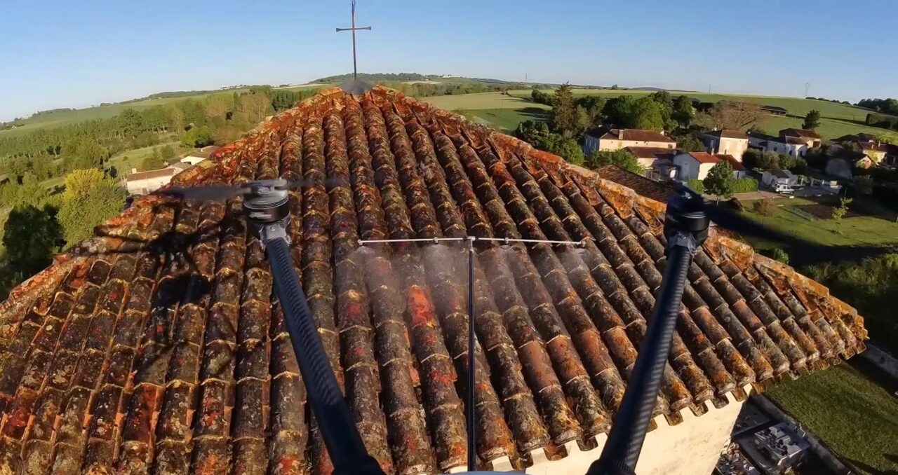 Inspection et démoussage de toiture par drone à Limoges