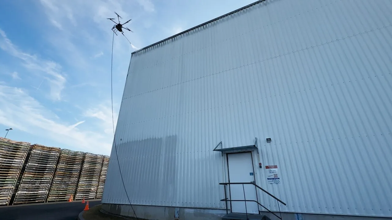 Nettoyage industriel et de bâtiments historiques par drone Nettoyage industriel et de bâtiments historiques par drone